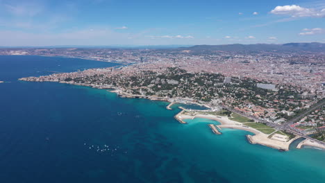 Große-Luftaufnahme-Von-Marseille,-Sonniger-Tag,-Klares-Blaues-Meer,-Prado-Strand